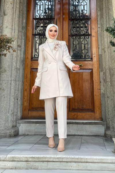 Gül Detaylı Ceketli Takım Taş Rengi
